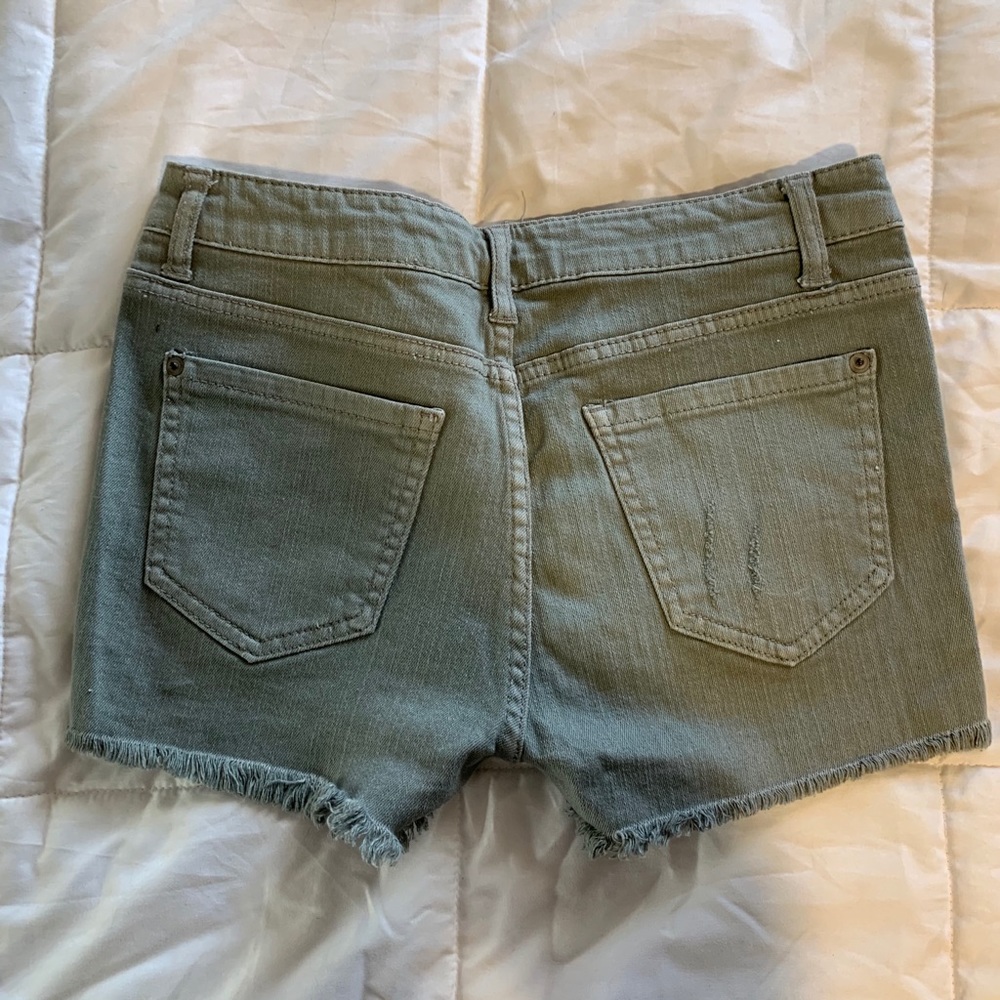 Shorts - Picture 2 of 3